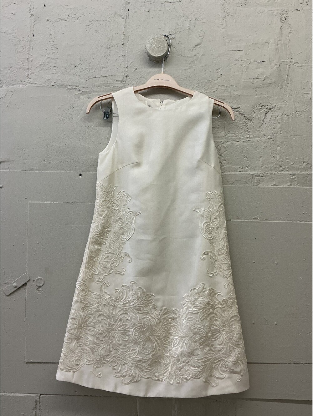 NWT Galina Ivory Sleeveless Embroidered lace applique Dress bridal formal size 4